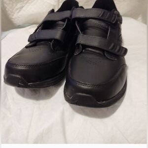 New balance men's black sneaker Wide